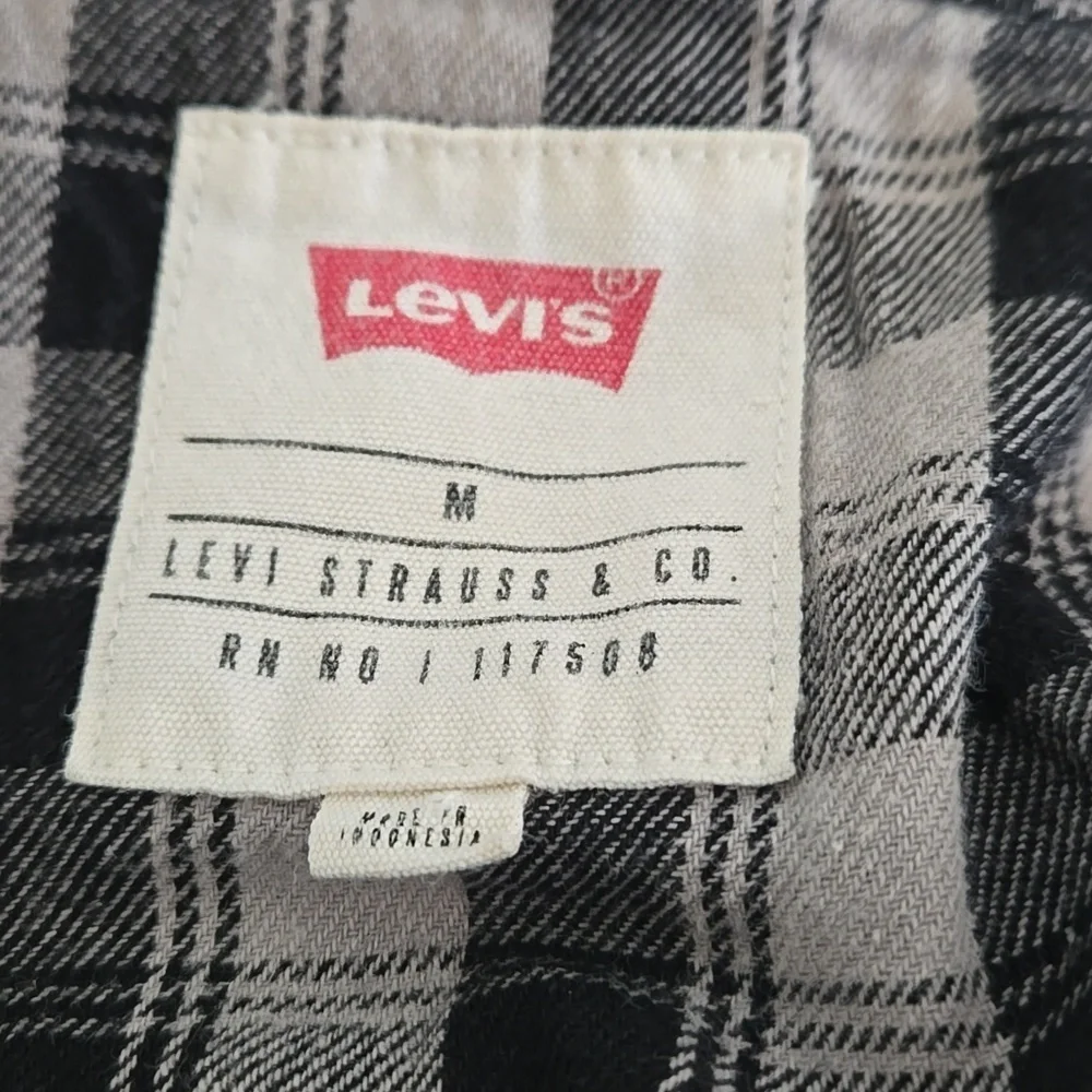Levi's Black and Gray Checked Light Flannel Button Down Shirt